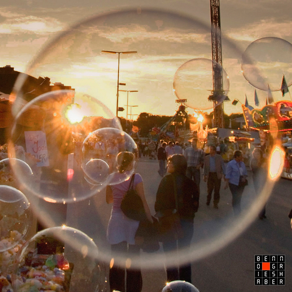 O’zapft is! Die Wiesn in Szene gesetzt – Reportagefotografie zur blauen Stunde